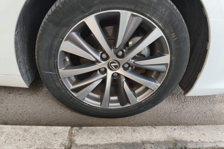 Used Lexus ES 2020 300h Premier Edition Right Front Wheel Hub