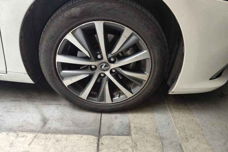 Used Lexus ES 2020 200 Excellence Edition Right Front Wheel Hub