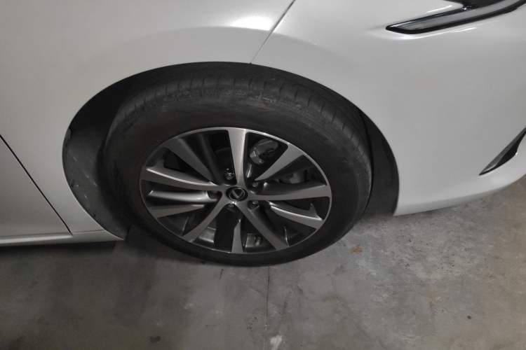 Used Lexus ES 2020 200 Excellence Edition Right Front Wheel Hub
