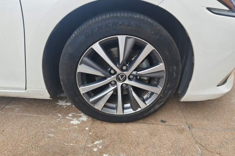 Used Lexus ES 2020 300h Premier Edition Right Front Wheel Hub