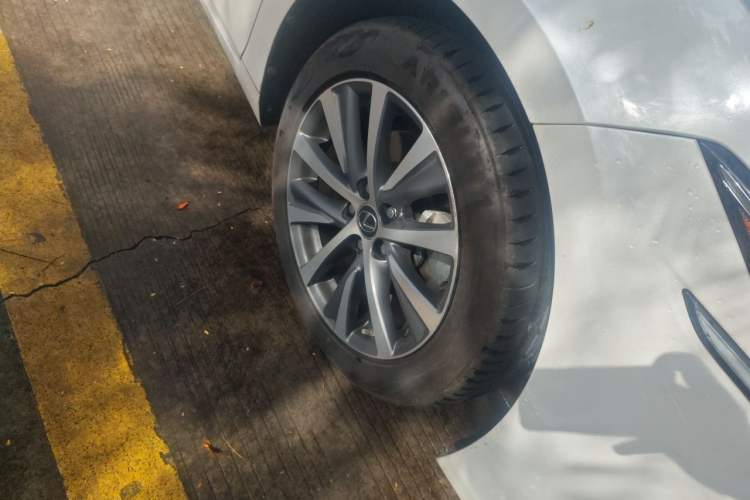 Used Lexus ES 2020 300h Premier Edition Right Front Wheel Hub