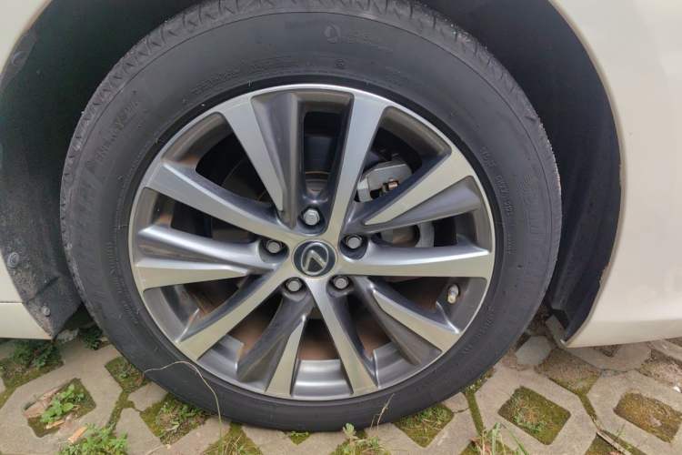 Used Lexus ES 2020 200 Excellence Edition Right Front Wheel Hub