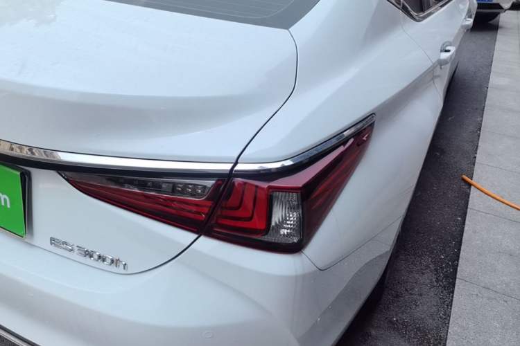 Used Lexus ES 2020 200 Excellence Edition Right Rear Taillight