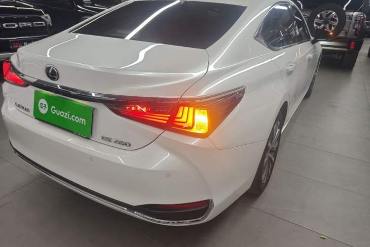 Used Lexus ES 2020 260 Excellence Edition Right Rear Taillight
