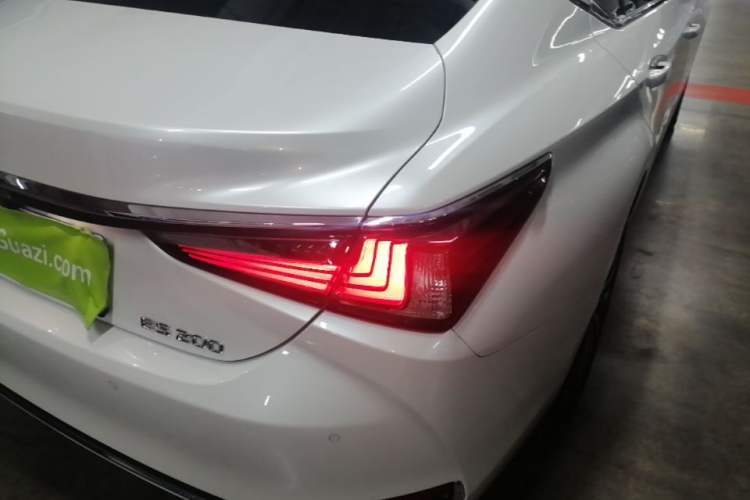 Used Lexus ES 2020 200 Excellence Edition Right Rear Taillight