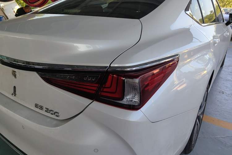 Used Lexus ES 2020 200 Excellence Edition Right Rear Taillight