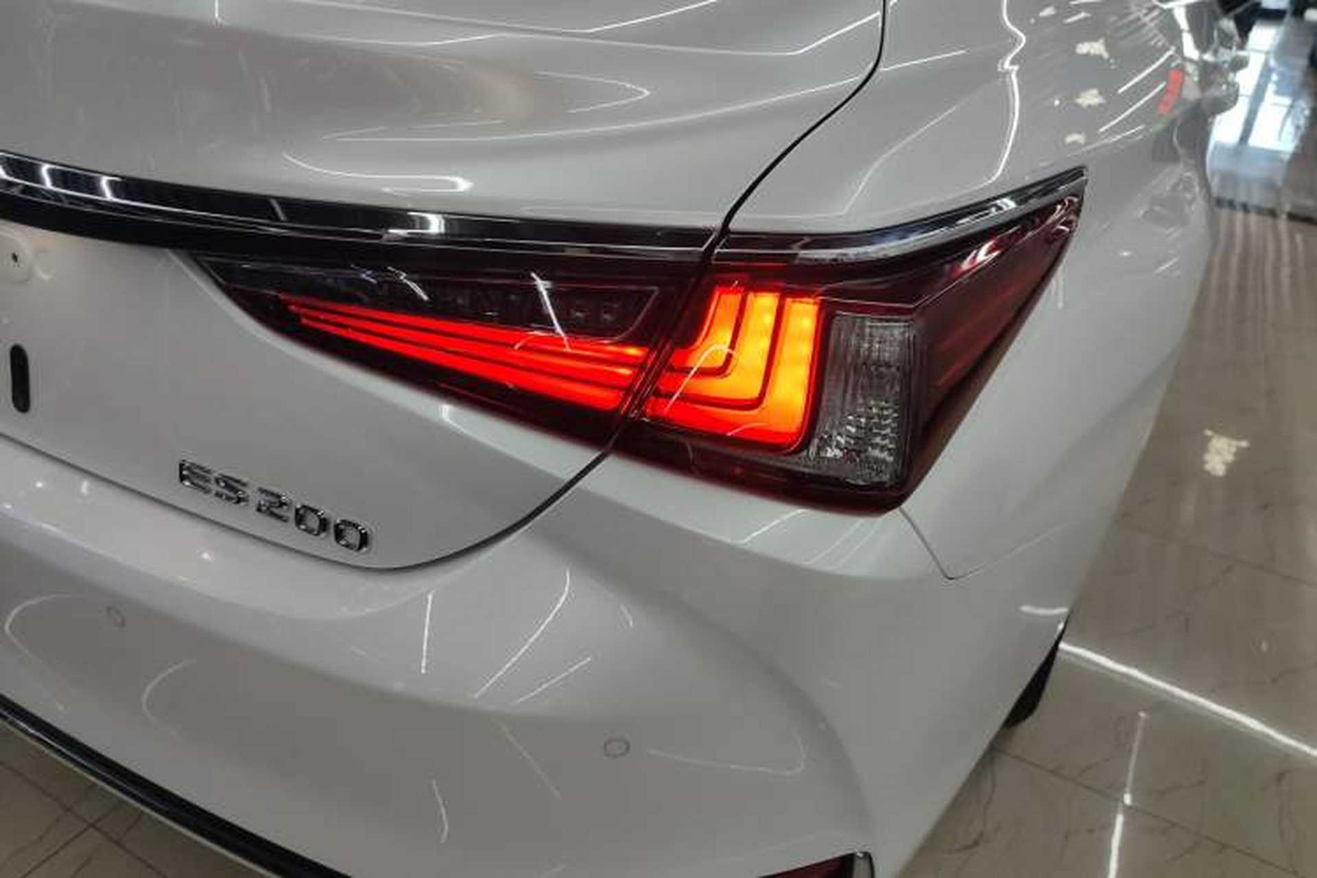 Used Lexus ES 2020 200 Excellence Edition Right Rear Taillight