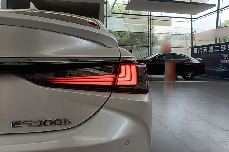 Used Lexus ES 2020 300h Premier Edition Right Rear Taillight
