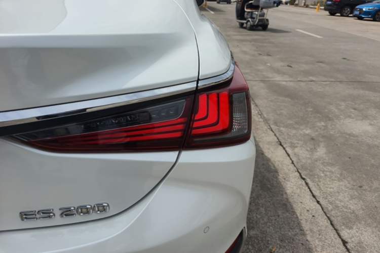 Used Lexus ES 2020 200 Excellence Edition Right Rear Taillight