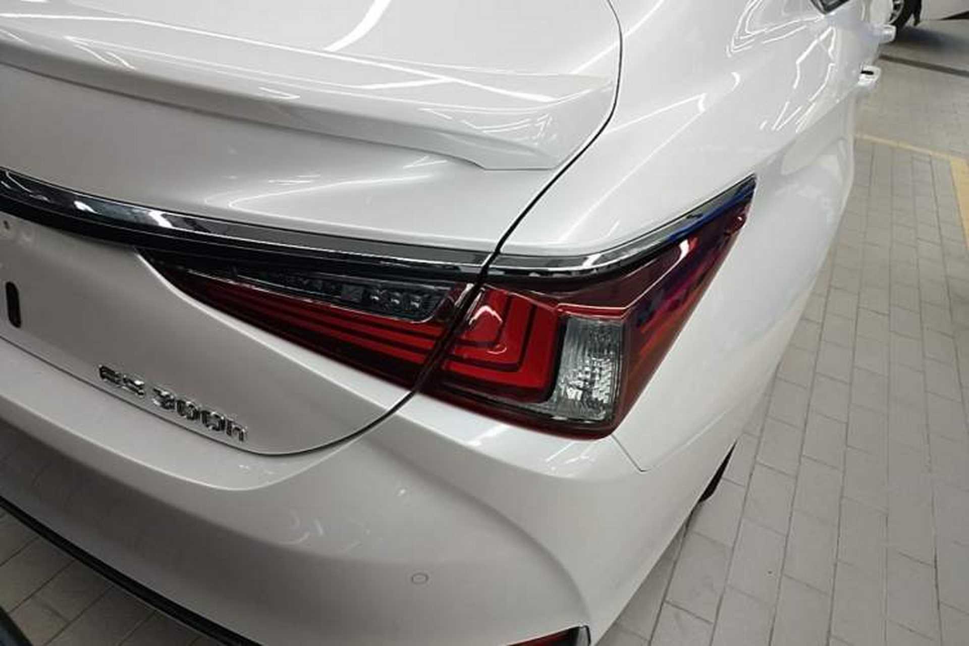 Used Lexus ES 2020 300h Premier Edition Right Rear Taillight