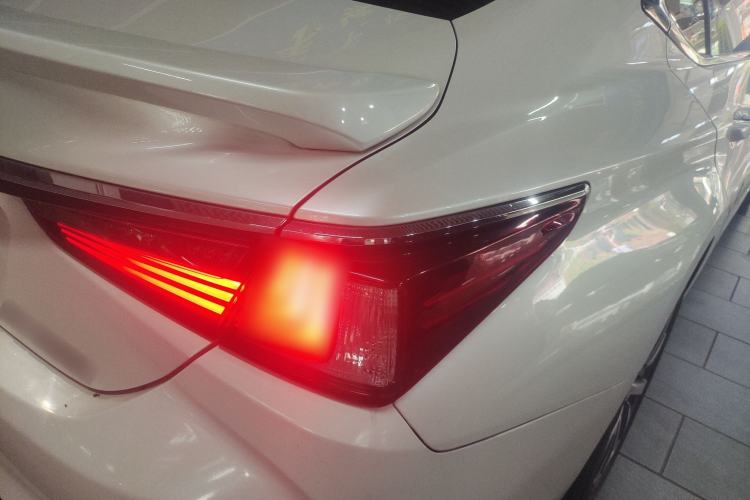 Used Lexus ES 2020 300h Premier Edition Right Rear Taillight