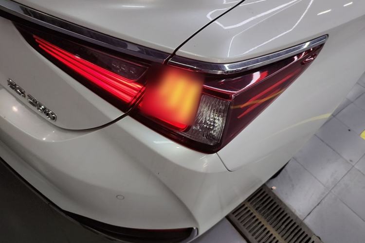 Used Lexus ES 2020 200 Excellence Edition Right Rear Taillight
