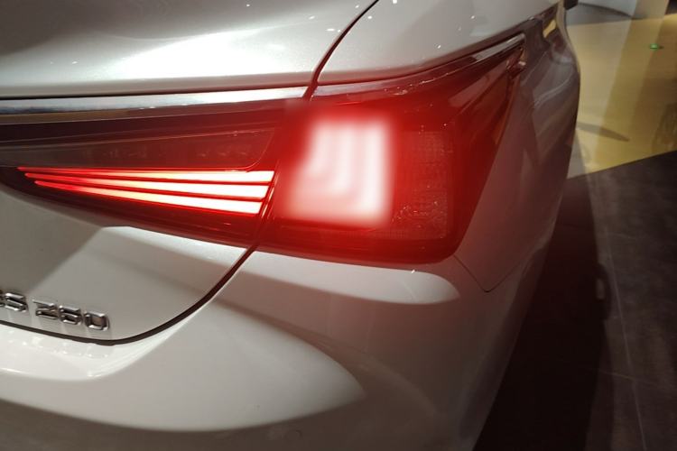 Used Lexus ES 2020 260 Excellence Edition Right Rear Taillight