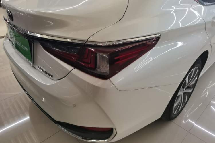 Used Lexus ES 2020 200 Luxury Edition Right Rear Taillight