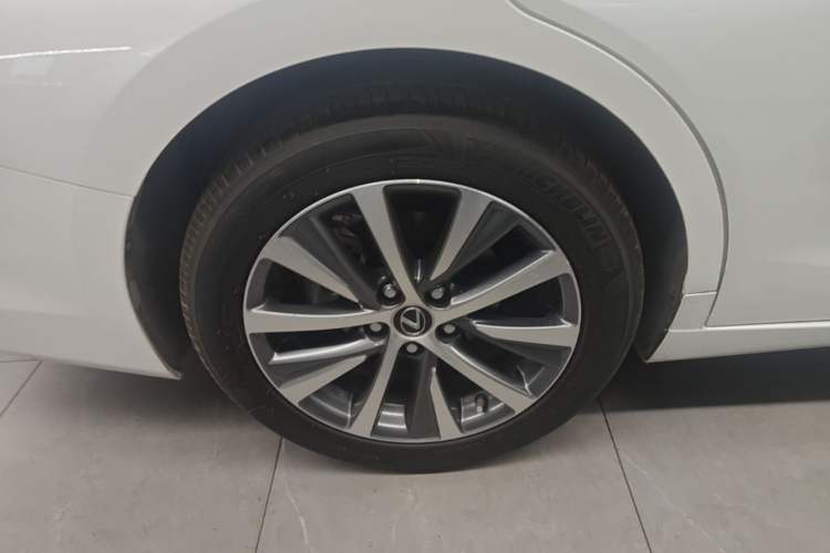 Used Lexus ES 2020 260 Excellence Edition Right Rear Wheel Hub
