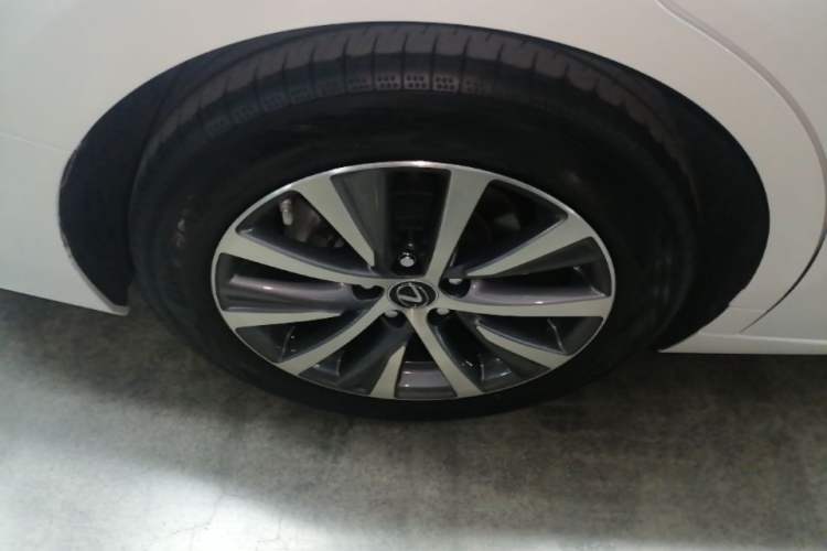 Used Lexus ES 2020 200 Excellence Edition Right Rear Wheel Hub