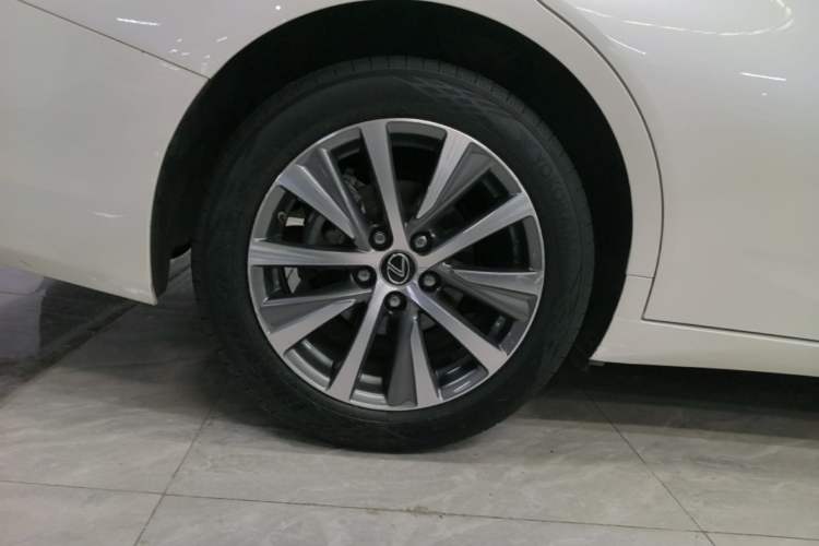 Used Lexus ES 2020 200 Excellence Edition Right Rear Wheel Hub