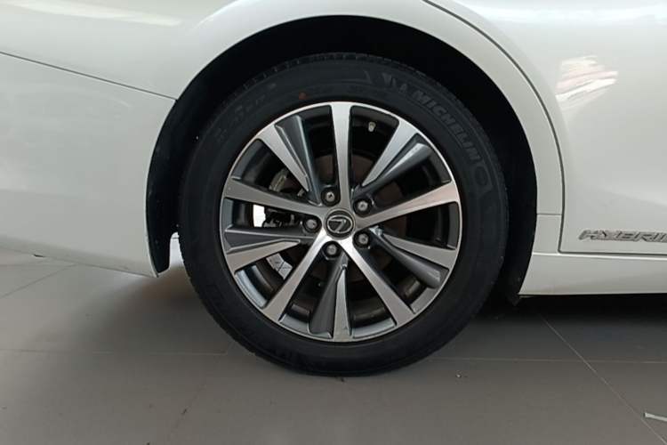 Used Lexus ES 2020 300h Premier Edition Right Rear Wheel Hub