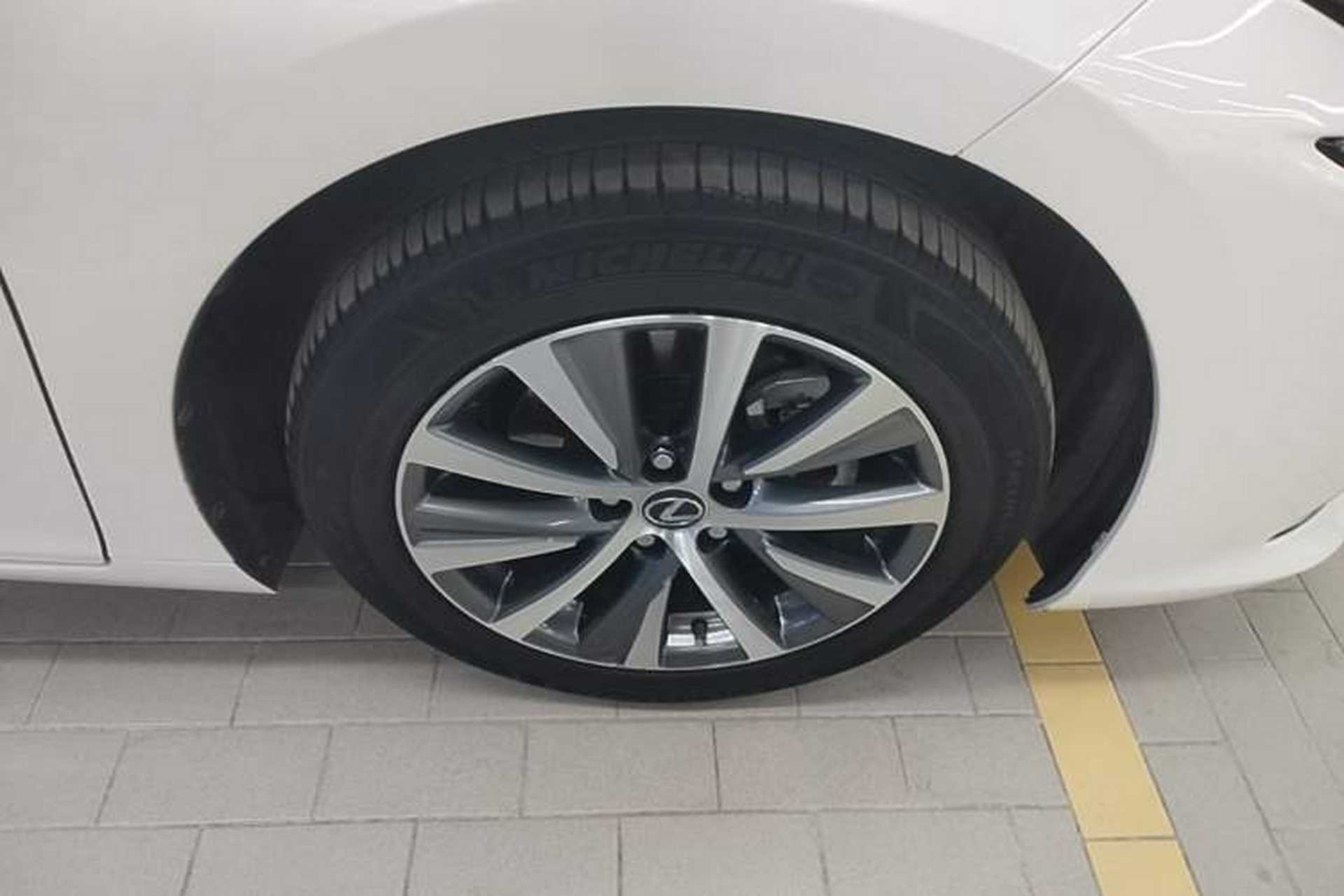 Used Lexus ES 2020 300h Premier Edition Right Rear Wheel Hub