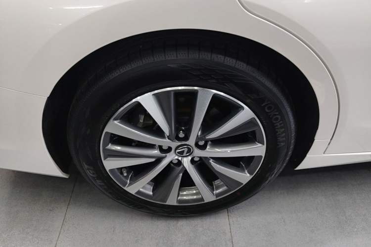 Used Lexus ES 2020 200 Excellence Edition Right Rear Wheel Hub