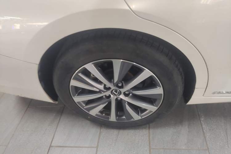 Used Lexus ES 2020 300h Premier Edition Right Rear Wheel Hub