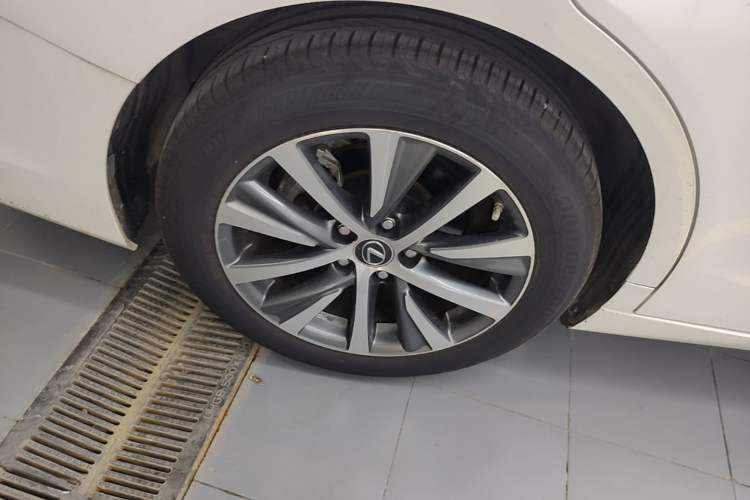 Used Lexus ES 2020 200 Excellence Edition Right Rear Wheel Hub