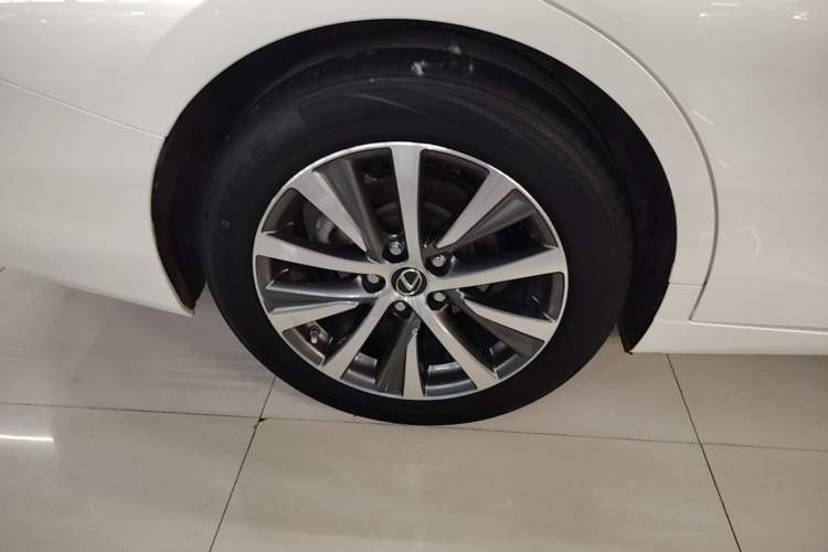 Used Lexus ES 2020 200 Excellence Edition Right Rear Wheel Hub