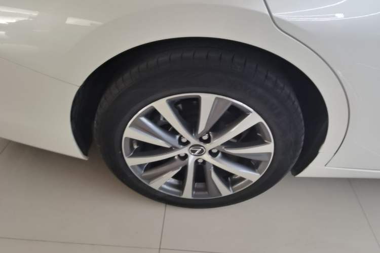 Used Lexus ES 2020 200 Luxury Edition Right Rear Wheel Hub