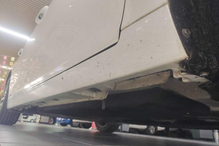 Used Lexus ES 2020 300h Premier Edition Right Side Sill