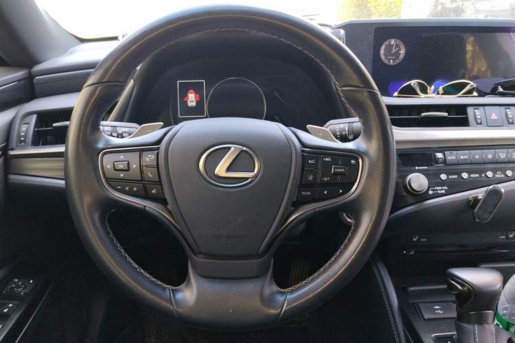 Used Lexus ES 2020 300h Premier Edition Steering Wheel