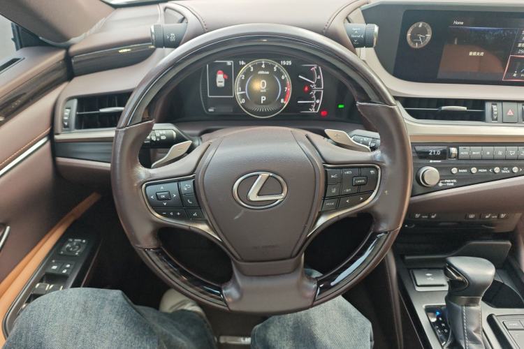 Used Lexus ES 2020 260 Deluxe Edition Steering Wheel