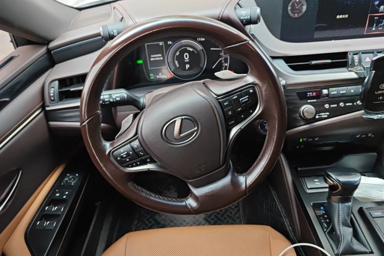 Used Lexus ES 2020 300h Deluxe Edition Steering Wheel