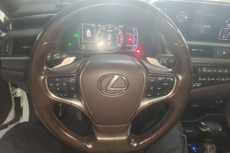 Used Lexus ES 2020 300h Premier Edition Steering Wheel
