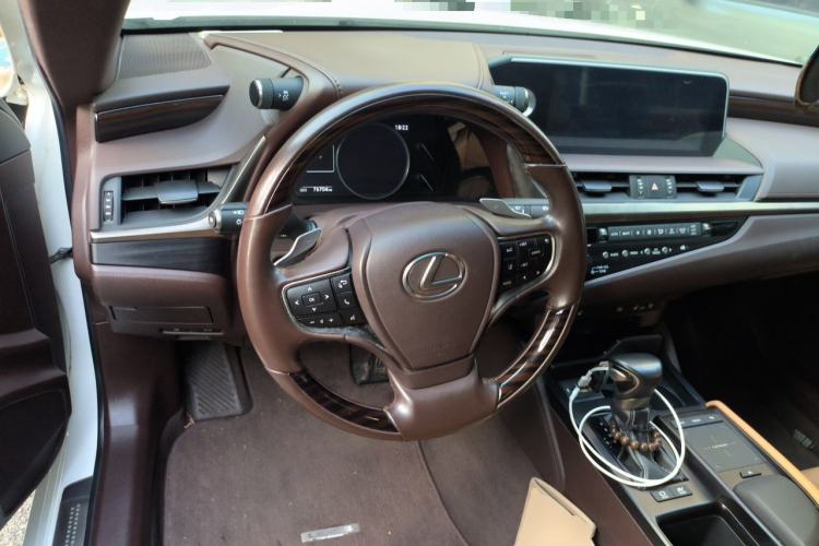 Used Lexus ES 2020 300h Premium Edition Steering Wheel