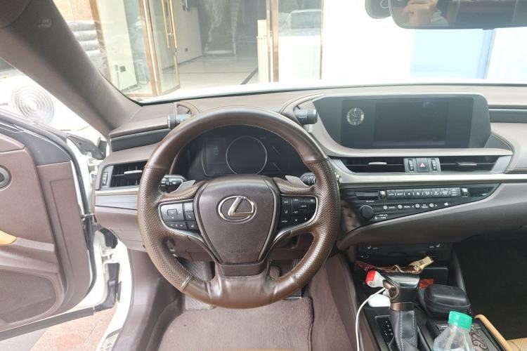 Used Lexus ES 2020 300h Premier Edition Steering Wheel