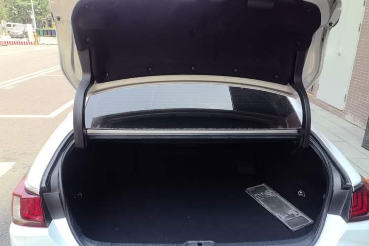 Used Lexus ES 2020 200 Excellence Edition Trunk