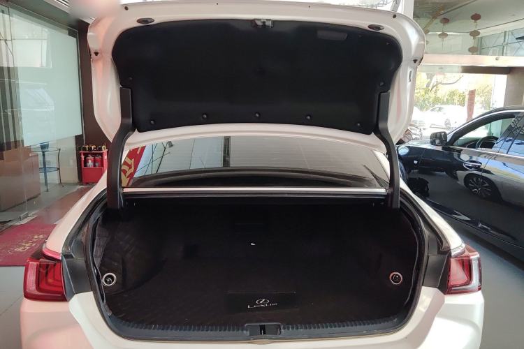 Used Lexus ES 2020 300h Premier Edition Trunk