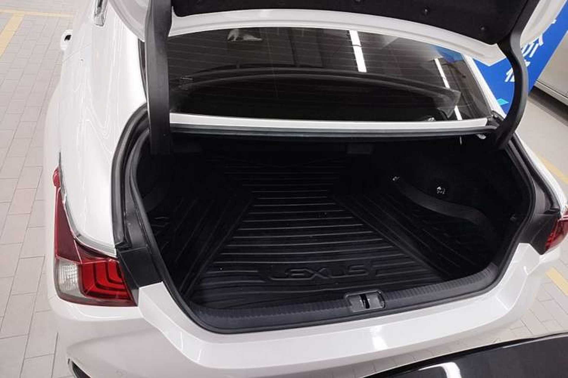 Used Lexus ES 2020 300h Premier Edition Trunk