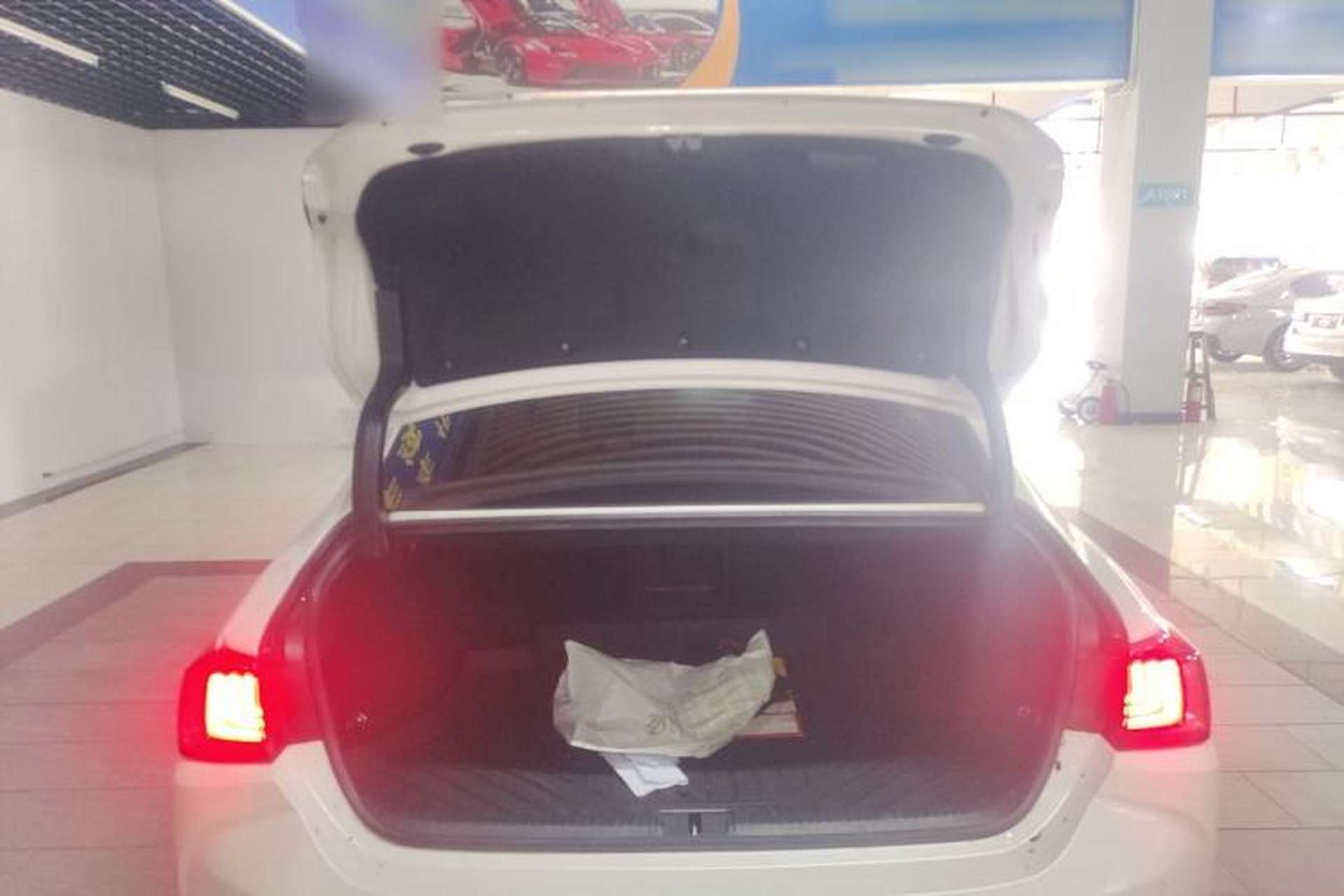 Used Lexus ES 2020 300h Premier Edition Trunk