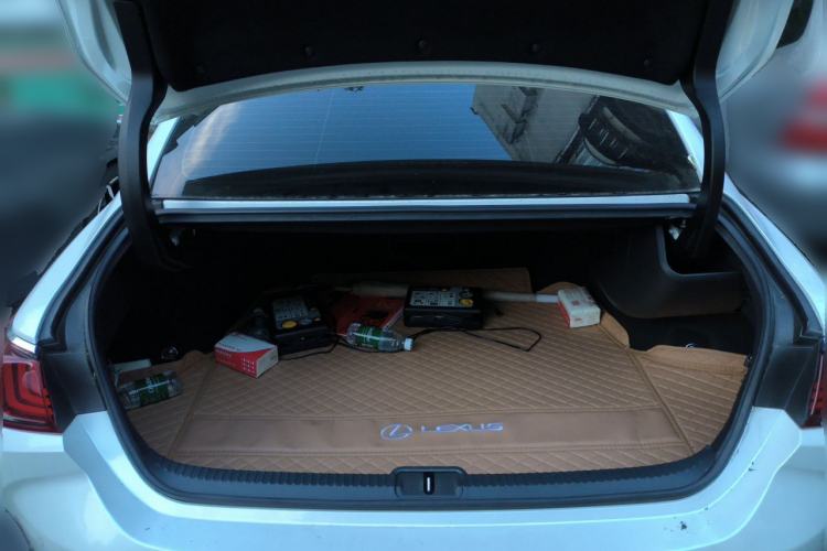 Used Lexus ES 2020 300h Premium Edition Trunk