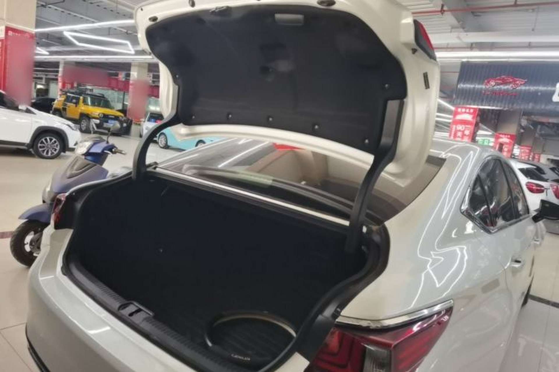 Used Lexus ES 2020 200 Luxury Edition Trunk