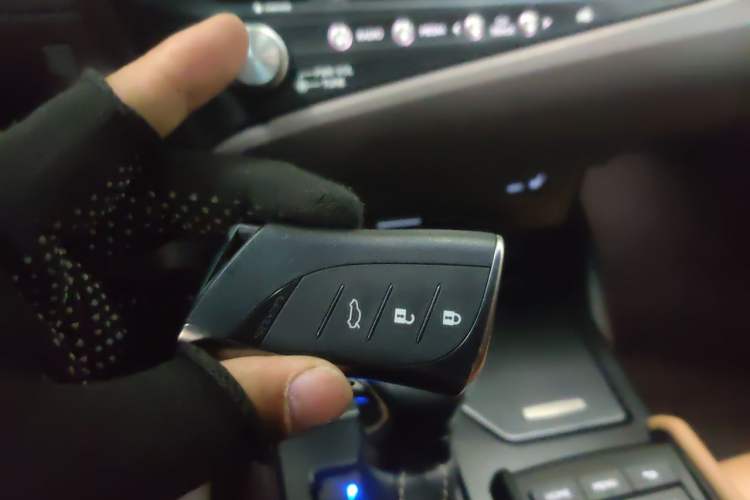 Used Lexus ES 2020 200 Excellence Edition Vehicle Key