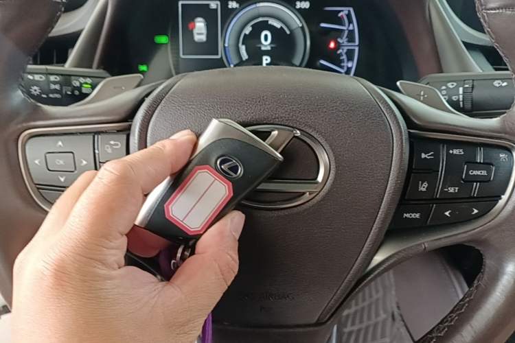 Used Lexus ES 2020 300h Premier Edition Vehicle Key