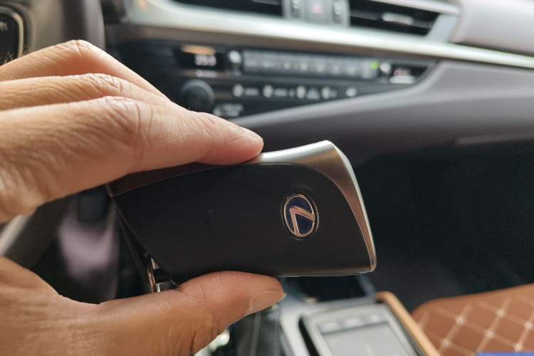 Used Lexus ES 2020 300h Premier Edition Vehicle Key