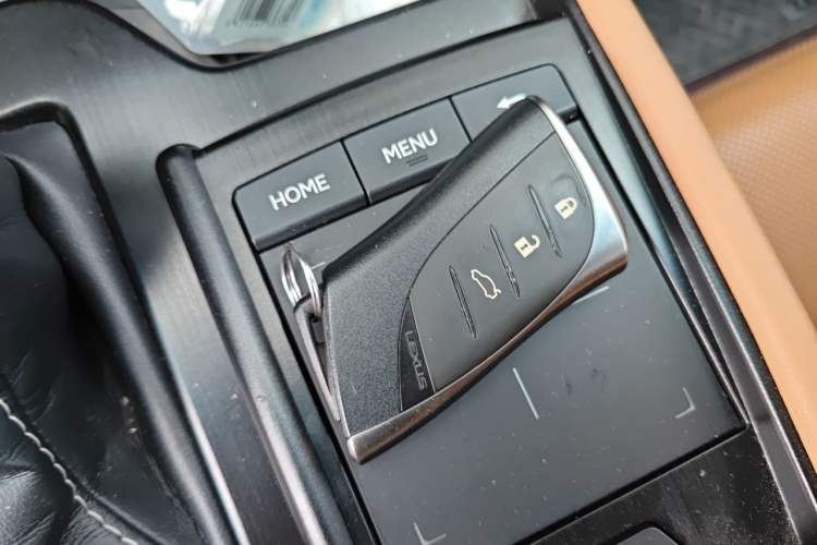 Used Lexus ES 2020 300h Deluxe Edition Vehicle Key