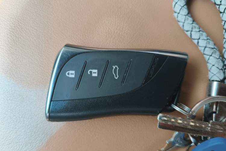 Used Lexus ES 2020 300h Premier Edition Vehicle Key