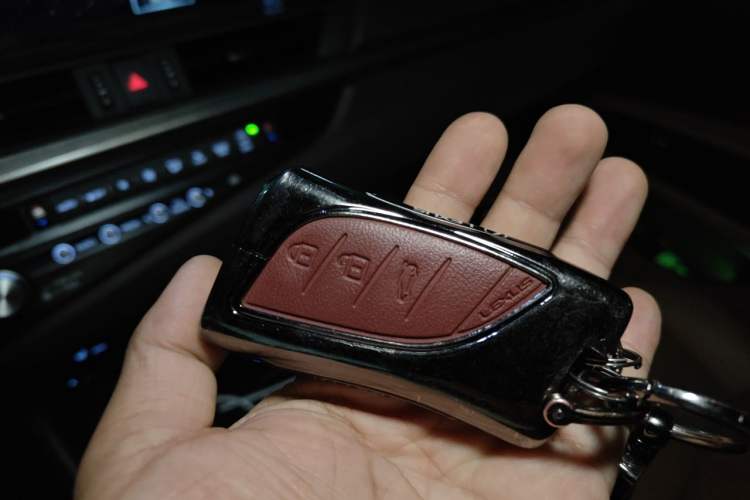 Used Lexus ES 2020 300h Premier Edition Vehicle Key