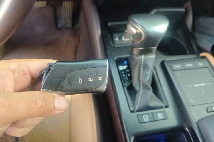 Used Lexus ES 2020 300h Premier Edition Vehicle Key