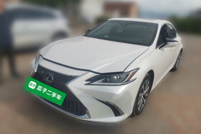 Used Lexus ES 2020 300h Premier Edition