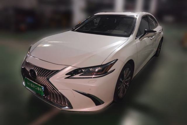 Ojetý Lexus ES 2020 300h Smart Hybrid Special Limited Edition